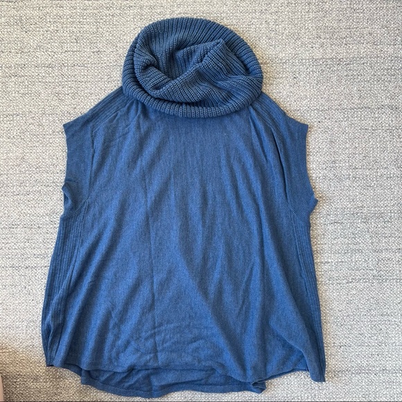 Athleta top - size  small - Picture 1 of 8